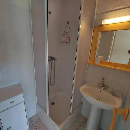 Avec Terrasse, Piscine Et Parking Prive A - Fr-1-326-774 Apartment