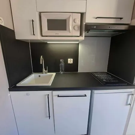 Studio Cabine avec Terrasse, Piscine et Parking Privé à Marseillan - FR-1-326-774 *