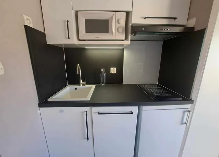 Studio Cabine avec Terrasse, Piscine et Parking Privé à Marseillan - FR-1-326-774 *